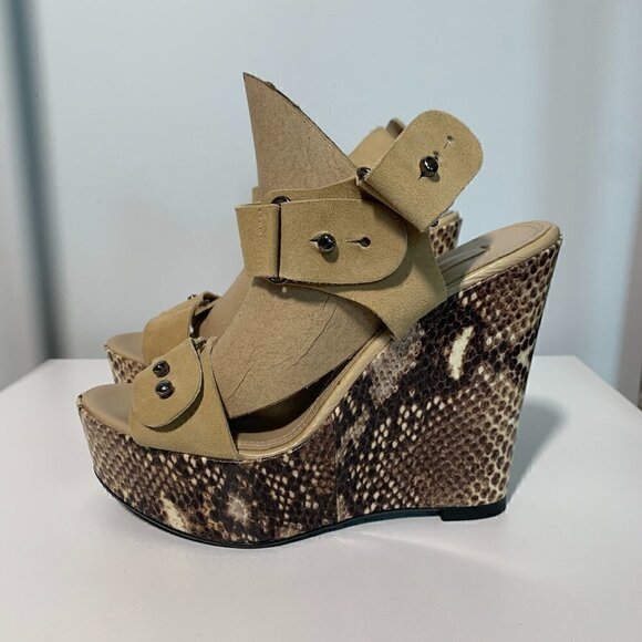 ✨Sleek and Stylish: BCBG Snakeskin Platform Wedges in Caramel Suede, size 8​ - Picture 2 of 9